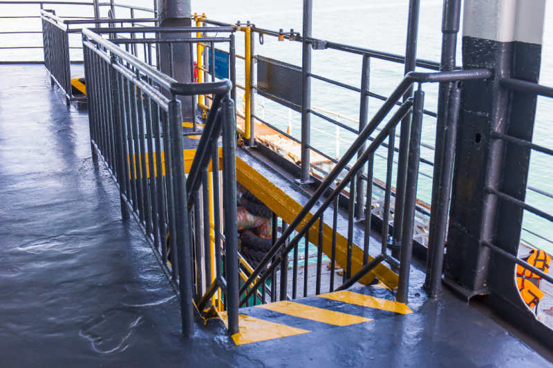 Corrimão para escada de inox: segurança e estilo para sua casa