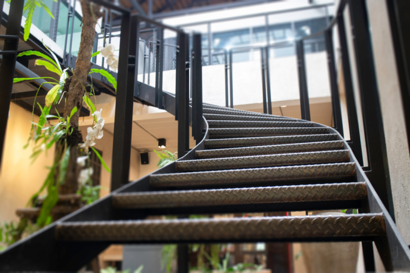 Escada Caracol de Aço: Design, Vantagens e Dicas de Escolha