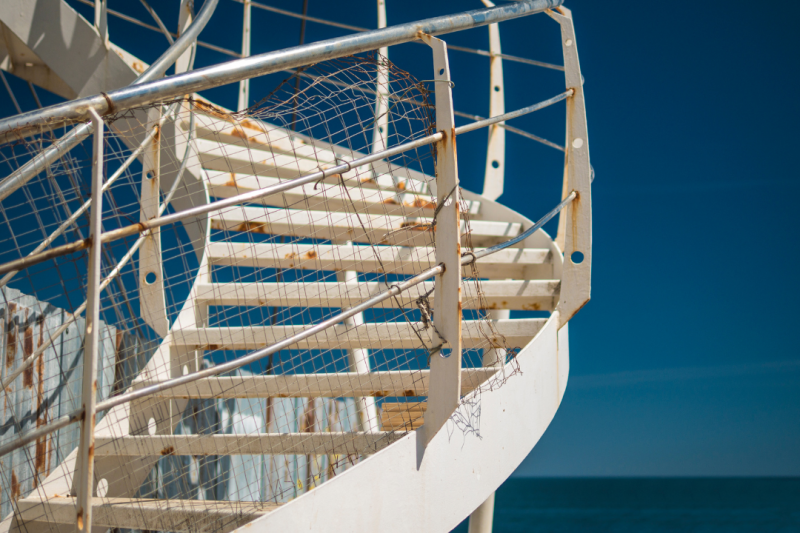 Escada de Aço Caracol: Elegância e Funcionalidade para Seu Espaço