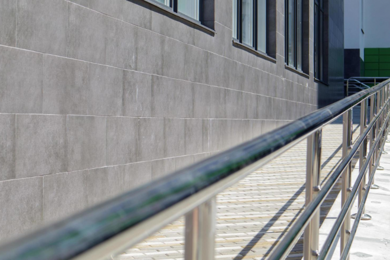 Escada de Aço Inox: Vantagens e Escolha Certa para Sua Casa