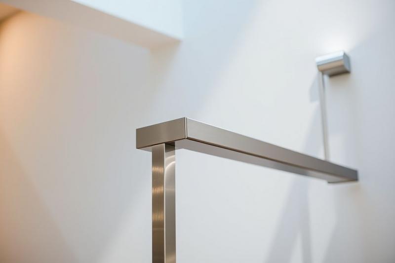 Corrimão de Inox Quadrado: Estilo e Segurança para Seu Ambiente